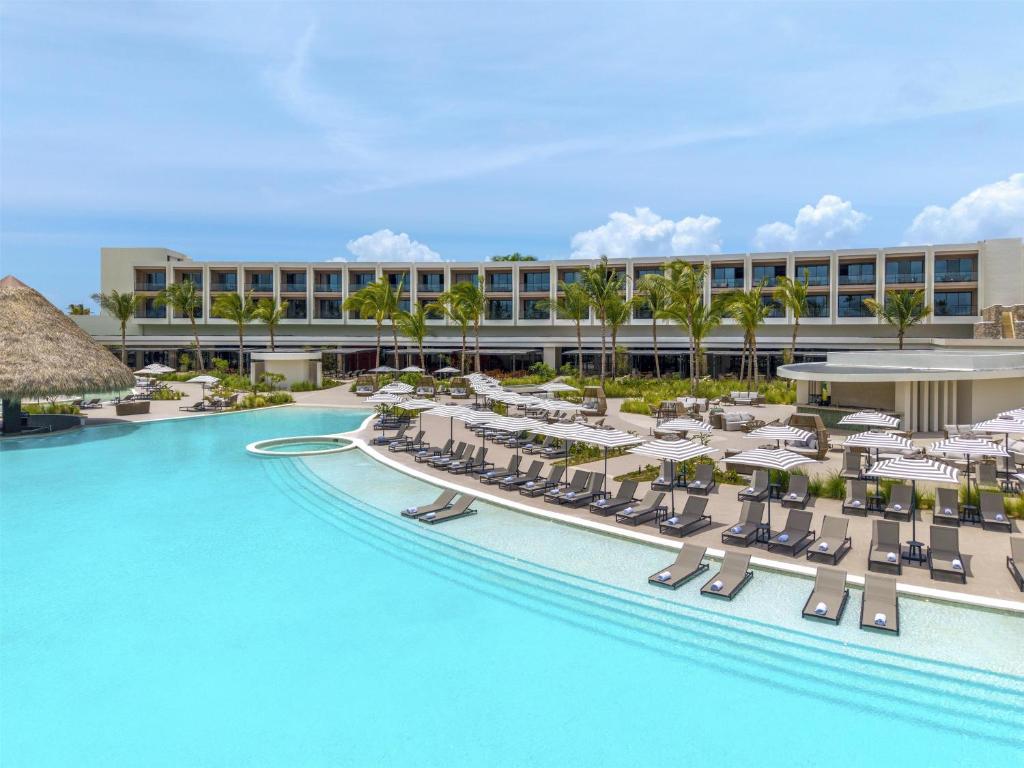 Zemi Miches Punta Cana All-Inclusive Resort, Curio by Hilton 1