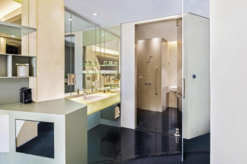 V Hotel Dubai Curio Collection by Hilton 5