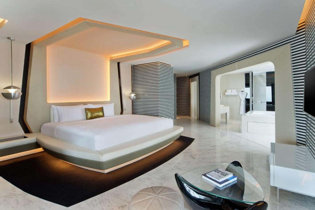 V Hotel Dubai Curio Collection by Hilton 9