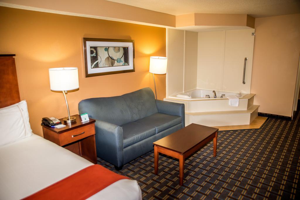 Holiday Inn Express Hotels & Suites Cocoa Beach 7