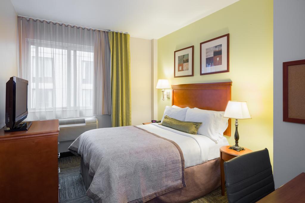 Candlewood Suites NYC -Times Square 3