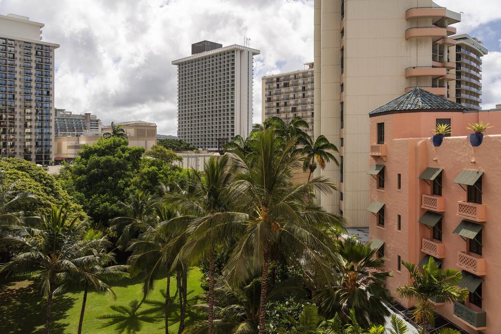 The Royal Hawaiian, a Luxury Collection Resort 10
