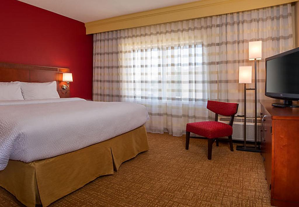 Courtyard by Marriott Silver Spring North/White Oak 5