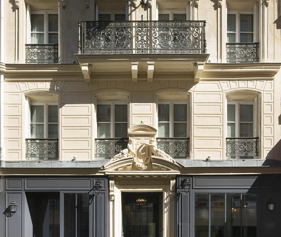 Les Plumes hotel paris 16