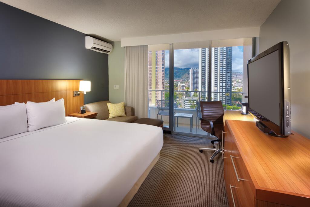 Hyatt Place Waikiki Beach 7