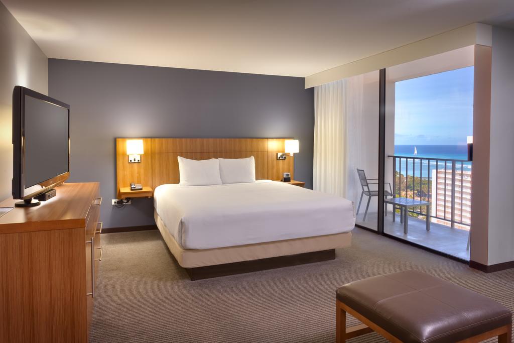 Hyatt Place Waikiki Beach 8