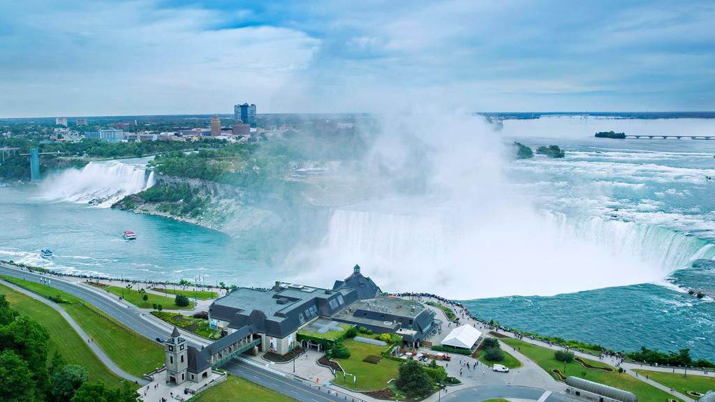 Marriot Niagara Falls Fallsview Hotel & Spa 3