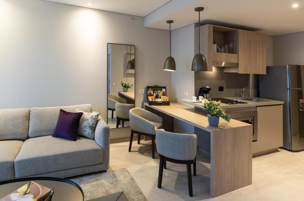 York Medellin Curio Collection by Hilton 2