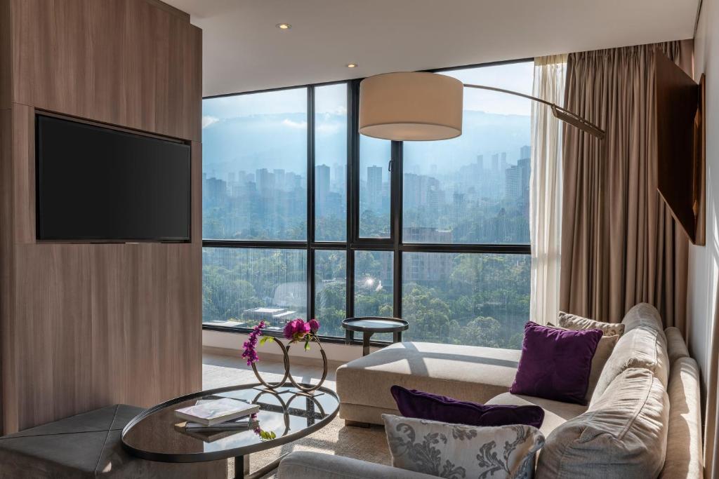York Medellin Curio Collection by Hilton 4
