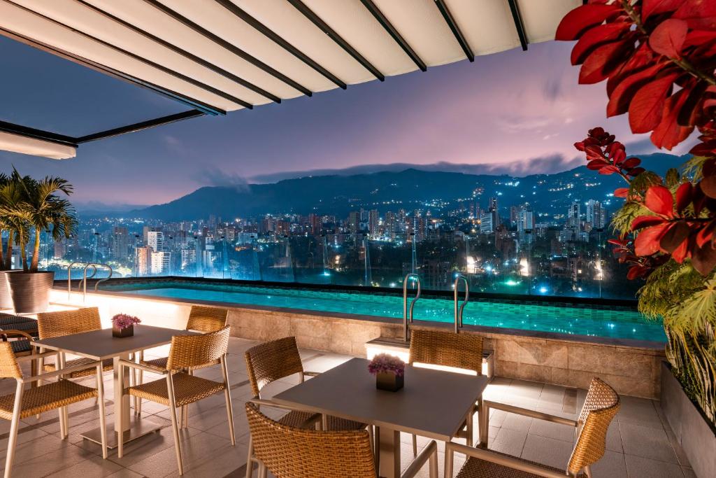 York Medellin Curio Collection by Hilton 7