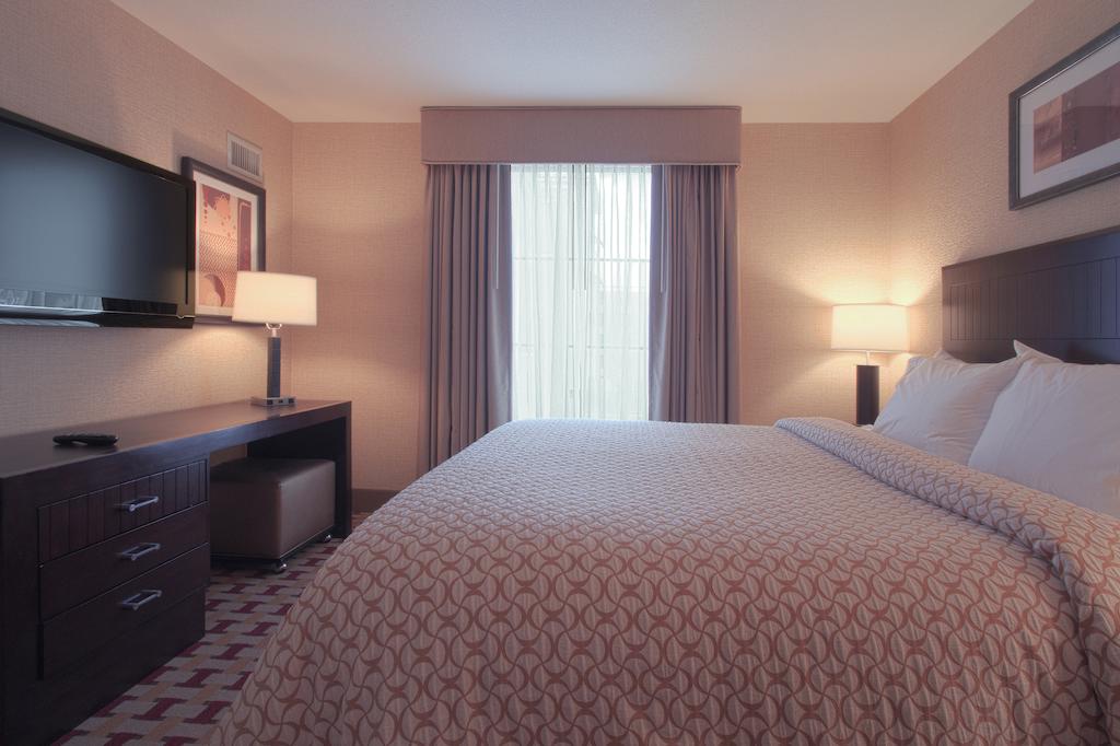 Embassy Suites by Hilton Columbus Airport 4