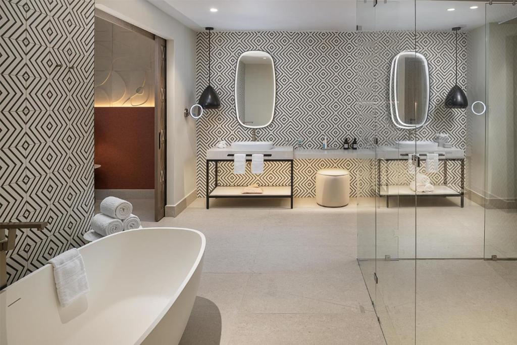 Zemi Miches Punta Cana All-Inclusive Resort, Curio by Hilton 3