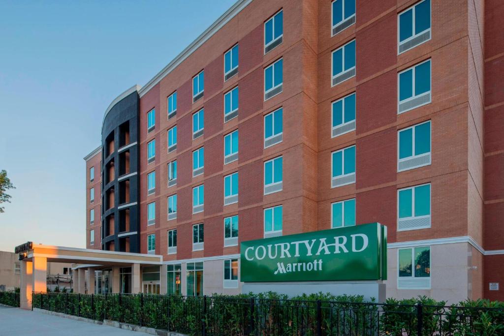 Courtyard New York Queens/Fresh Meadows 9